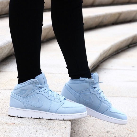 nike air jordan 1 mid ice blue